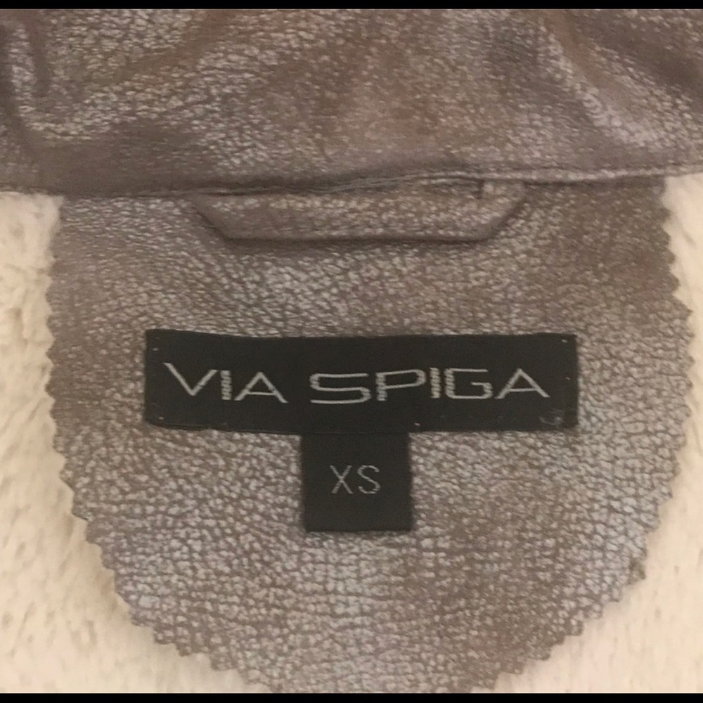 Woman’s Jacket - Picture 5 of 7